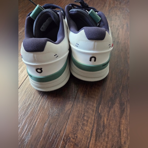 On The Rodger Sneakers - Picture 6 of 8